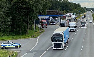 Auch die Tankstelle der Raststätte an der A2 in Richtung Hannover hatte der Unbekannte in der Nacht heimgesucht und fuhr anschließend mit dem Auto davon. - Christian Bröder Auch die Tankstelle der Raststätte an der A2 in Richtung Hannover hatte der Unbekannte in der Nacht heimgesucht und fuhr anschließend mit dem Auto davon. - Christian Bröder