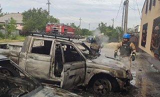 In der ostukrainischen Stadt Lyman sind nach Behördenangaben mehrere Menschen durch russischen Beschuss ums Leben gekommen, weitere wurden verletzt. - Uncredited/Ukrainian Emergency Service/AP/dpa In der ostukrainischen Stadt Lyman sind nach Behördenangaben mehrere Menschen durch russischen Beschuss ums Leben gekommen, weitere wurden verletzt. - Uncredited/Ukrainian Emergency Service/AP/dpa