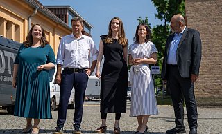 Grüne Spitzentruppe in Potsdam: Ricarda Lang (l-r), Robert Habeck, Terry Reintke, Annalena Baerbock und Omid Nouripour. - Monika Skolimowska/dpa Grüne Spitzentruppe in Potsdam: Ricarda Lang (l-r), Robert Habeck, Terry Reintke, Annalena Baerbock und Omid Nouripour. - Monika Skolimowska/dpa