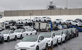 Selbst US-Präsident Trump will seinem Berater Musk und dessen Autofirma nun unter die Arme greifen. - Patrick Pleul/dpa Selbst US-Präsident Trump will seinem Berater Musk und dessen Autofirma nun unter die Arme greifen. - Patrick Pleul/dpa