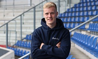 Bislang war Mattes Hansen Kapitän der Schalker U19. Ab der kommenden Saison trägt der aus Mecklenburg stammende Blondschopf das Trikot des SC Paderborn. - SC Paderborn 07 Bislang war Mattes Hansen Kapitän der Schalker U19. Ab der kommenden Saison trägt der aus Mecklenburg stammende Blondschopf das Trikot des SC Paderborn. - SC Paderborn 07