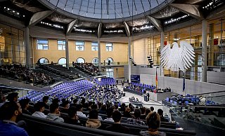 Vorgesehen sind für das laufende Haushaltsjahr nun Ausgaben in Höhe von 461,21 Milliarden Euro. - Britta Pedersen/dpa Vorgesehen sind für das laufende Haushaltsjahr nun Ausgaben in Höhe von 461,21 Milliarden Euro. - Britta Pedersen/dpa