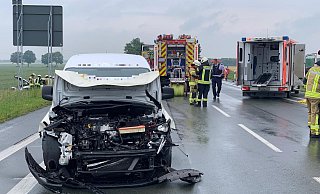 Drei Fahrzeuge waren am Montagmittag an einen Verkehrsunfall auf der L 7776 in einem Kreisverkehr beteiligt. - Ralph Meyer Drei Fahrzeuge waren am Montagmittag an einen Verkehrsunfall auf der L 7776 in einem Kreisverkehr beteiligt. - Ralph Meyer