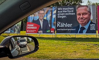 Wahlplakate in Herford: Bürgermeister Tim Kähler wirbt mit dem Slogan Wir machen aus Herford einen echten Sieger und sorgt zumindest dafür, dass man länger hinschaut. - Kathrin Weege Wahlplakate in Herford: Bürgermeister Tim Kähler wirbt mit dem Slogan Wir machen aus Herford einen echten Sieger und sorgt zumindest dafür, dass man länger hinschaut. - Kathrin Weege