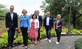 Theo Mettenborg (v.l.), Henrika Küppers, Aysegül Winter, Carsten Schlepphorst, Uwe Henkenjohann und Sabine Hornberg - Marion Pokorra-Brockschmidt Theo Mettenborg (v.l.), Henrika Küppers, Aysegül Winter, Carsten Schlepphorst, Uwe Henkenjohann und Sabine Hornberg - Marion Pokorra-Brockschmidt