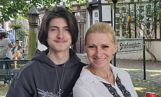 Eines der letzten Fotos von Joanna S. und ihrem Sohn Philipos. Es entstand am Mittag vor der tödlichen Attacke am Kurpark in Bad Oeynhausen am Friedensplatz in der Altstadt von Minden. - privat Eines der letzten Fotos von Joanna S. und ihrem Sohn Philipos. Es entstand am Mittag vor der tödlichen Attacke am Kurpark in Bad Oeynhausen am Friedensplatz in der Altstadt von Minden. - privat