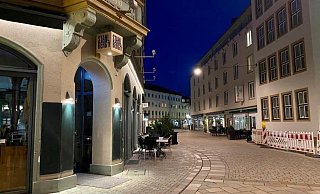 Die Bielefelder Altstadt ist am Montagabend verlassen. Neben Gastronomie und Einzelhandel erleben viele weitere Branchen Umsatzeinbrüche. - Christian Mathiesen Die Bielefelder Altstadt ist am Montagabend verlassen. Neben Gastronomie und Einzelhandel erleben viele weitere Branchen Umsatzeinbrüche. - Christian Mathiesen