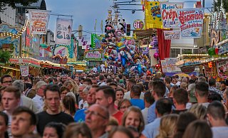 Feste wie die Libori-Kirmes (hier 2019) lockten bis zur Corona-Pandemie viele Besucher an. - Archivbild: Andreas Zobe Feste wie die Libori-Kirmes (hier 2019) lockten bis zur Corona-Pandemie viele Besucher an. - Archivbild: Andreas Zobe