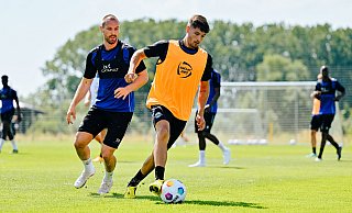 Marcel Hoffmeier (r.) und Jannis Heuer, hier im Wintertrainingslager in Spanien, verbuchten in der vergangenen Zweitliga-Saison zusammen knapp 4.800 Einsatzminuten. Das war für den SC Paderborn bares Geld wert. - Besim Mazhiqi Marcel Hoffmeier (r.) und Jannis Heuer, hier im Wintertrainingslager in Spanien, verbuchten in der vergangenen Zweitliga-Saison zusammen knapp 4.800 Einsatzminuten. Das war für den SC Paderborn bares Geld wert. - Besim Mazhiqi