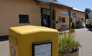 Blasheim: Der Hofladen an der B 65, in dem sich der Postshop befindet, schließt zum 13. Juli die Pforten. Der Briefkasten bleibt stehen - Sandra Spieker Blasheim: Der Hofladen an der B 65, in dem sich der Postshop befindet, schließt zum 13. Juli die Pforten. Der Briefkasten bleibt stehen - Sandra Spieker