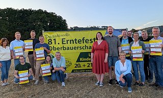 Freuen sich auf das Erntefest in Oberbauerschaft: Ulrike Lücking (v. l.), Jens Sieker, Carsten Sieker, Jannik Struckmeier, Michel Oevermann, Maxime Persicke, Horst Schäpsmeier, Julia Kleffmann, Daniel Wilmsmeier, Annette Ostermeier, Nicole Dabelstein, Helmut Ostermeier, Olaf Heidenreich, Carsten Vogt und Matthias Dabelstein. - Nicole Dabelstein Freuen sich auf das Erntefest in Oberbauerschaft: Ulrike Lücking (v. l.), Jens Sieker, Carsten Sieker, Jannik Struckmeier, Michel Oevermann, Maxime Persicke, Horst Schäpsmeier, Julia Kleffmann, Daniel Wilmsmeier, Annette Ostermeier, Nicole Dabelstein, Helmut Ostermeier, Olaf Heidenreich, Carsten Vogt und Matthias Dabelstein. - Nicole Dabelstein