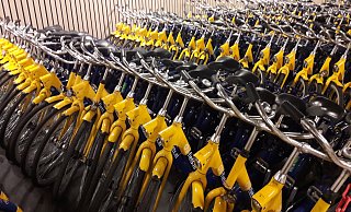 Mieträder im größten Fahrradparkhaus der Welt: Viele werden morgens von Auspendlern zum Bahnhof gefahren und dann direkt von Einpendlern übernommen. Abends ist es umgekehrt. - Sebastian Kaiser Mieträder im größten Fahrradparkhaus der Welt: Viele werden morgens von Auspendlern zum Bahnhof gefahren und dann direkt von Einpendlern übernommen. Abends ist es umgekehrt. - Sebastian Kaiser