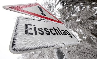 Der Deutsche Wetterdienst warnt vor Glatteis am Montag. - picture alliance / Jan Eifert Der Deutsche Wetterdienst warnt vor Glatteis am Montag. - picture alliance / Jan Eifert