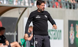 Vorzeitige Trennung: Die Niederlage gegen den FC Gütersloh bedeutete für Trainer Farat Toku das Aus beim SV Rödinghausen. - Joel Beinke Vorzeitige Trennung: Die Niederlage gegen den FC Gütersloh bedeutete für Trainer Farat Toku das Aus beim SV Rödinghausen. - Joel Beinke