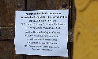 Klare Information für die Gläubigen - der Pastoralverbund erklärt an den Kirchentüren seine Vorgehensweise. - Kurt Ehmke Klare Information für die Gläubigen - der Pastoralverbund erklärt an den Kirchentüren seine Vorgehensweise. - Kurt Ehmke
