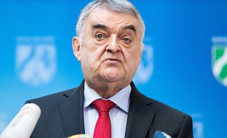 Am Donnerstag findet die nächste Sitzung des Innenausschusses mit NRW-Innenminister Herbert Reul statt. Dann wird auch das Treffen in Gütersloh Thema sein. - dpa Am Donnerstag findet die nächste Sitzung des Innenausschusses mit NRW-Innenminister Herbert Reul statt. Dann wird auch das Treffen in Gütersloh Thema sein. - dpa