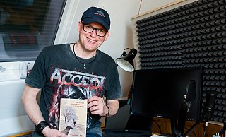 Autor Udo Fröhlich stellt seinen Kurzgeschichtenband "Aber makaber" vor. - Ralf Bittner Autor Udo Fröhlich stellt seinen Kurzgeschichtenband "Aber makaber" vor. - Ralf Bittner