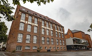 Aktuell ist die Diesterwegschule ohne Lehrer. Sie müssen erst die angeordnete Quarantäne abwarten. - Oliver Krato Aktuell ist die Diesterwegschule ohne Lehrer. Sie müssen erst die angeordnete Quarantäne abwarten. - Oliver Krato