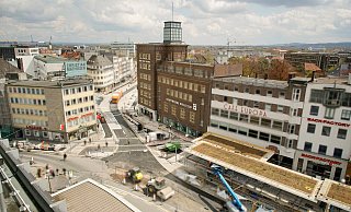 Der Jahnplatz wird derzeit komplett neu gestaltet - für viel mehr Geld, als ursprünglich berechnet. - Thomas Grundmann Der Jahnplatz wird derzeit komplett neu gestaltet - für viel mehr Geld, als ursprünglich berechnet. - Thomas Grundmann