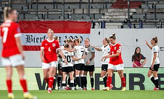 Die deutschen Fußballerinnen hatten in Wien viel Grund zur Freude. - Georg Hochmuth/APA/dpa Die deutschen Fußballerinnen hatten in Wien viel Grund zur Freude. - Georg Hochmuth/APA/dpa