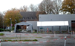 Noch herrscht am früheren Impfzentrum an der Marienfelder Straße Ruhe. Doch das wird sich schon bald wieder ändern. - Andreas Frücht Noch herrscht am früheren Impfzentrum an der Marienfelder Straße Ruhe. Doch das wird sich schon bald wieder ändern. - Andreas Frücht