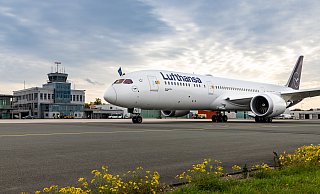Die Lufthansa, hier ein Dreamliner bei einer Zwischenlandung in Ahden, wird ihre Flüge von und nach Paderborn streichen. - Moritz Klöckner Die Lufthansa, hier ein Dreamliner bei einer Zwischenlandung in Ahden, wird ihre Flüge von und nach Paderborn streichen. - Moritz Klöckner