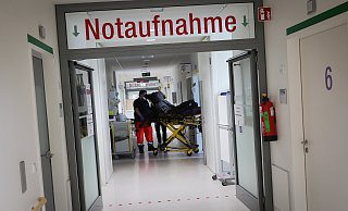 Vor allem in Notaufnahmen ist die Situation oft angespannt. Viele Kliniken registrieren hier die meisten Übergriffe auf das Personal. - Christian Charisius Vor allem in Notaufnahmen ist die Situation oft angespannt. Viele Kliniken registrieren hier die meisten Übergriffe auf das Personal. - Christian Charisius