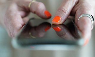 Ein Phishing-Betrugsfall per SMS im Kreis Paderborn hat die Ermittler der Polizei auf eine Spur in Hamburg geführt. - dpa Ein Phishing-Betrugsfall per SMS im Kreis Paderborn hat die Ermittler der Polizei auf eine Spur in Hamburg geführt. - dpa