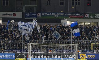 Rund 1.400 Anhänger begleiteten Arminia Bielefeld zum Auswärtsspiel bei 1860 München. - IMAGO/Fotostand Rund 1.400 Anhänger begleiteten Arminia Bielefeld zum Auswärtsspiel bei 1860 München. - IMAGO/Fotostand