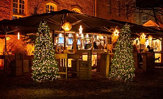 Der Detmolder Weihnachtsmarkt wird in diesem Jahr trotz der Großbaustelle auf dem Schlossplatz stattfinden. - Archivfoto: Raphael Bartling Der Detmolder Weihnachtsmarkt wird in diesem Jahr trotz der Großbaustelle auf dem Schlossplatz stattfinden. - Archivfoto: Raphael Bartling
