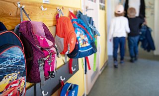 Für unter Zweijährige gab es bislang in der Bielefelder Thomas-Morus-Kita kein Angebot. Das ändert sich mit dem Neubau neben der Kirche. - dpa Für unter Zweijährige gab es bislang in der Bielefelder Thomas-Morus-Kita kein Angebot. Das ändert sich mit dem Neubau neben der Kirche. - dpa