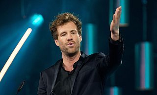 Nach mehreren Show-Absagen wegen seiner verunglimpfenden Aussagen über Behinderte will Comedian Luke Mockridge wieder auf die Bühne (Archiv-Foto). - Henning Kaiser/dpa Nach mehreren Show-Absagen wegen seiner verunglimpfenden Aussagen über Behinderte will Comedian Luke Mockridge wieder auf die Bühne (Archiv-Foto). - Henning Kaiser/dpa