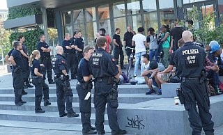 Große Razzien wie diese am Kesselbrink wird es weniger geben. Die neue Soko Innenstadt setzt auf permanente Störung der kriminellen Szenen. - Christian Geisler Große Razzien wie diese am Kesselbrink wird es weniger geben. Die neue Soko Innenstadt setzt auf permanente Störung der kriminellen Szenen. - Christian Geisler