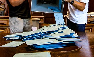 Stimmenauszählung in Ostwestfalen-Lippe: Die zweite Runde der Kommunalwahl sorgt für Spannung. - Daniel Salmon Stimmenauszählung in Ostwestfalen-Lippe: Die zweite Runde der Kommunalwahl sorgt für Spannung. - Daniel Salmon