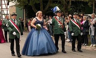 Reich bejubelt: Gehrdens Königspaar Josef und Barbara Rochell. - Patricia Speith Reich bejubelt: Gehrdens Königspaar Josef und Barbara Rochell. - Patricia Speith
