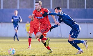 SCP-Stürmer Robert Leipertz, der sich hier gegen VfL-Verteidiger Erhan Masovic durchsetzt, hatte Paderborn früh in Führung gebracht. - Besim Mazhiqi SCP-Stürmer Robert Leipertz, der sich hier gegen VfL-Verteidiger Erhan Masovic durchsetzt, hatte Paderborn früh in Führung gebracht. - Besim Mazhiqi