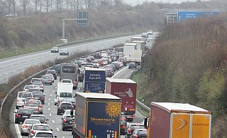 Der Verkehr staute sich. (Symbolbild) - Frank-Michael Kiel-Steinkamp Der Verkehr staute sich. (Symbolbild) - Frank-Michael Kiel-Steinkamp