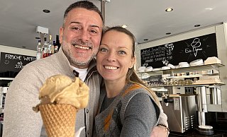 Stefano Raballo und Vivian Degrassi-Raballo führen die Eisdiele im Zentrum von Enger seit 2021. - Mareike Patock Stefano Raballo und Vivian Degrassi-Raballo führen die Eisdiele im Zentrum von Enger seit 2021. - Mareike Patock