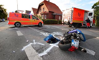 Der Motorradfahrer raste auf der Valdorfer Straße in die linksabbiegende Autofahrerin. - Ulf Hanke Der Motorradfahrer raste auf der Valdorfer Straße in die linksabbiegende Autofahrerin. - Ulf Hanke