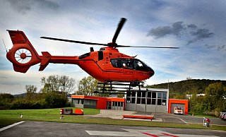 Der Rettungshubschrauber wurde für die schwer verletzte junge Frau angefordert. - Sarah Jonek (Symbolbild) Der Rettungshubschrauber wurde für die schwer verletzte junge Frau angefordert. - Sarah Jonek (Symbolbild)