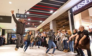 Ob Bielefeld Osnabrück Kundschaft abjagt? Die Chancen stehen offenbar gut - nicht zuletzt dank des Shoppingcenters Loom. Zur Eröffnung (Foto) kamen Gäste aus ganz NRW. - Oliver Krato (Archiv) Ob Bielefeld Osnabrück Kundschaft abjagt? Die Chancen stehen offenbar gut - nicht zuletzt dank des Shoppingcenters Loom. Zur Eröffnung (Foto) kamen Gäste aus ganz NRW. - Oliver Krato (Archiv)