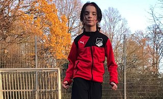 Jongleur: Nikola Kalicanin vom VfL Theesen kann den Ball inzwischen 1.004 Mal hochhalten. - Nicole Bentrup Jongleur: Nikola Kalicanin vom VfL Theesen kann den Ball inzwischen 1.004 Mal hochhalten. - Nicole Bentrup
