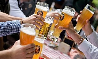 Im Kreis Paderborn gibt es viele schöne Biergärten. Wir haben einige zusammengestellt - von Bauernhof über Strandbar bis Biergarten im Edelrestaurant. - dpa Im Kreis Paderborn gibt es viele schöne Biergärten. Wir haben einige zusammengestellt - von Bauernhof über Strandbar bis Biergarten im Edelrestaurant. - dpa