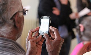 Wenn einen dreiste Anrufer in einen Kauf von Corona-Impfstoff verwickeln wollen, direkt auflegen und die Polizei informieren. - pixabay (Symbolbild) Wenn einen dreiste Anrufer in einen Kauf von Corona-Impfstoff verwickeln wollen, direkt auflegen und die Polizei informieren. - pixabay (Symbolbild)