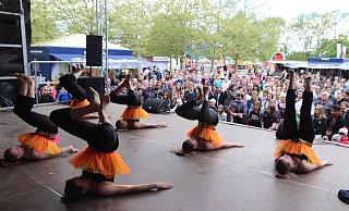 Zuschauerattraktion: Die Gruppe Modern Dance des MTV Bad Oeynhausen begeisterte mit ihrem Auftritt beim Bürgerfest 2019 viele Besucher. auch diese Gruppe darf derzeit nicht trainieren. - Heidi Froreich Zuschauerattraktion: Die Gruppe Modern Dance des MTV Bad Oeynhausen begeisterte mit ihrem Auftritt beim Bürgerfest 2019 viele Besucher. auch diese Gruppe darf derzeit nicht trainieren. - Heidi Froreich