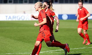 Pernille Harder und ihre Kolleginnen jubeln. - Ulrich Wagner/dpa Pernille Harder und ihre Kolleginnen jubeln. - Ulrich Wagner/dpa