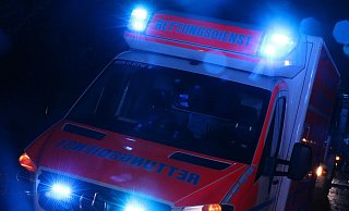 Der Mann wurde ins Krankenhaus gebracht. - MT Der Mann wurde ins Krankenhaus gebracht. - MT