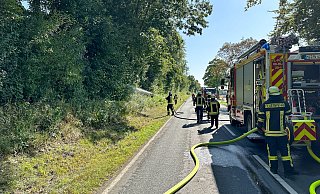 Die Feuerwehr war mit vielen Fahrzeugen vor Ort. - Feuerwehr Porta/Michael Horst Die Feuerwehr war mit vielen Fahrzeugen vor Ort. - Feuerwehr Porta/Michael Horst