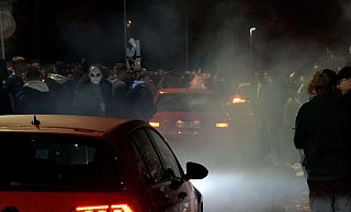 Mehrere Tausend Schaulustige kamen am Samstagabend zu dem Tuningtreffen, das als "Saisonabschluss" galt. Die Polizei zählte mehr als 1.000 Fahrzeuge. - News 4 Video-Line TV Mehrere Tausend Schaulustige kamen am Samstagabend zu dem Tuningtreffen, das als "Saisonabschluss" galt. Die Polizei zählte mehr als 1.000 Fahrzeuge. - News 4 Video-Line TV