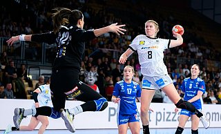 Die deutschen Handballerinnen stehen nach dem Sieg gegen Island in der EM-Hauptrunde. - Marco Wolf/dpa Die deutschen Handballerinnen stehen nach dem Sieg gegen Island in der EM-Hauptrunde. - Marco Wolf/dpa